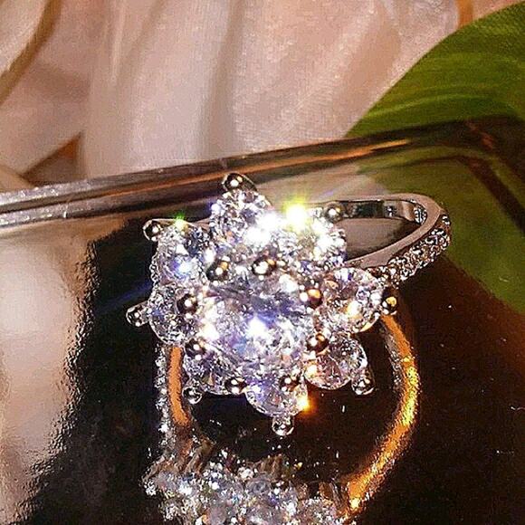 Cocktail Ring Sterling Silver 925 Sz 8 Simulated REALISTIC DIAMONDS Luxe Flower - Picture 5 of 11